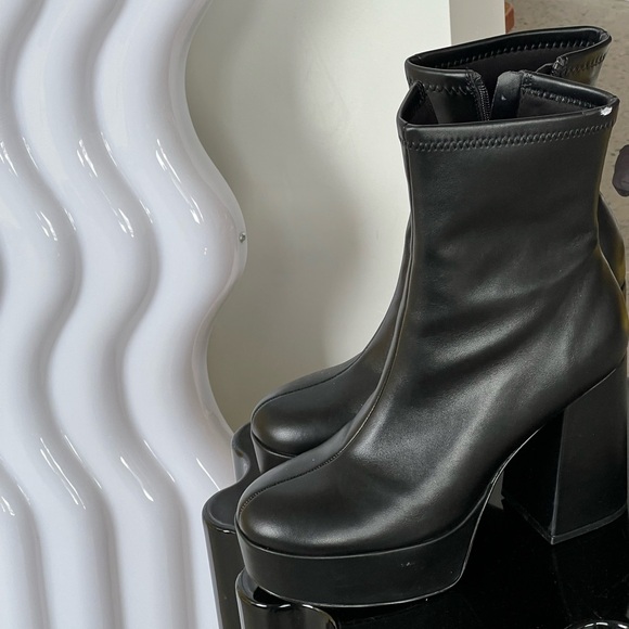 Call it Spring Boots - Picture 1 of 3